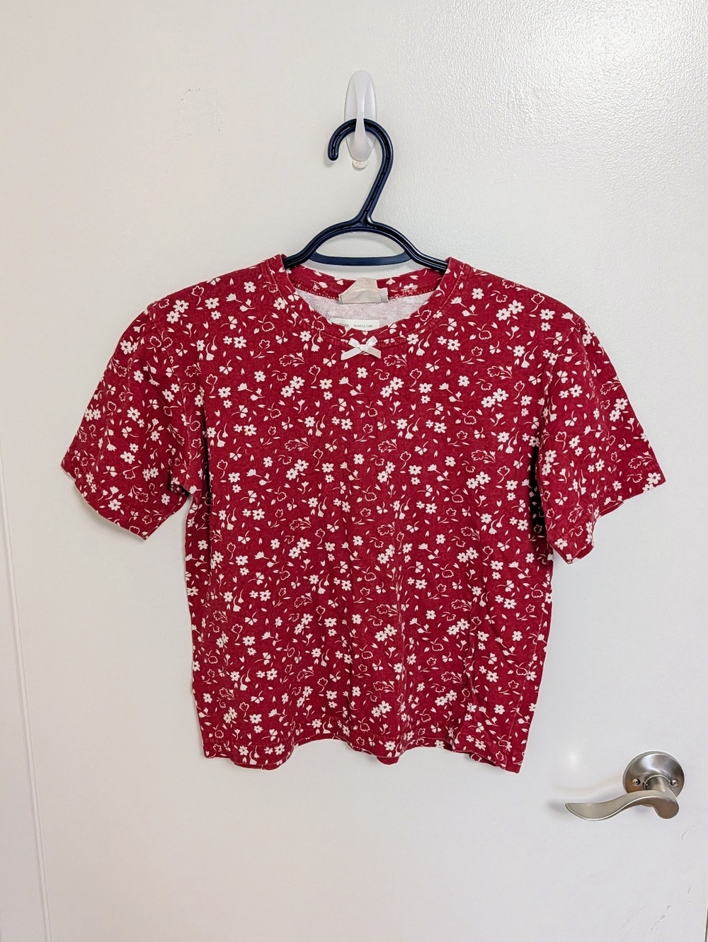 Northern Getaway Red Floral T-Shirt - Youth Size 14